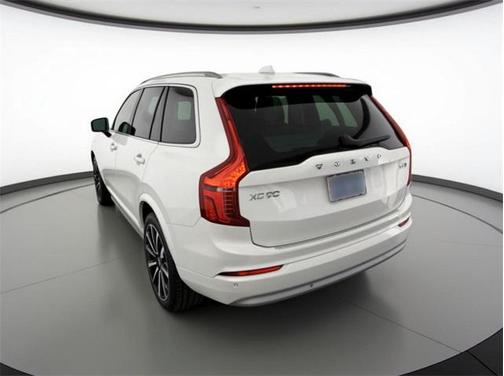2022 Volvo XC90 T6 Momentum
