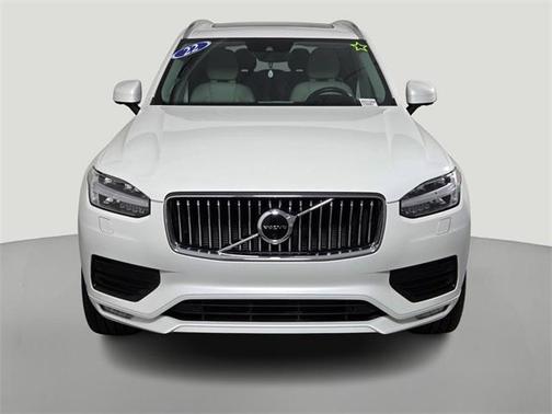 2022 Volvo XC90 T6 Momentum
