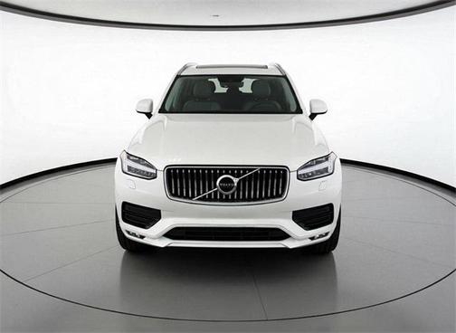 2022 Volvo XC90 T6 Momentum