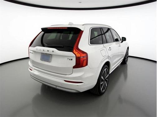 2022 Volvo XC90 T6 Momentum