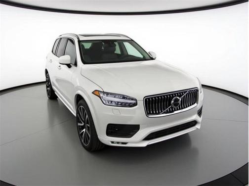 2022 Volvo XC90 T6 Momentum