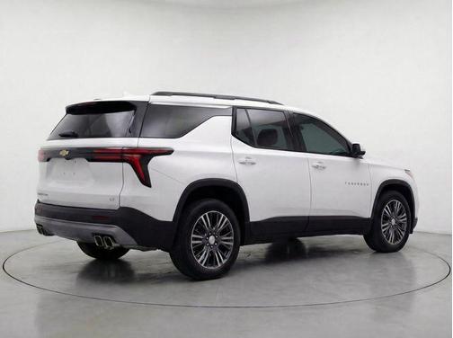 Summit White 2024 Chevrolet Traverse LT