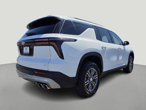 Summit White 2024 Chevrolet Traverse LT