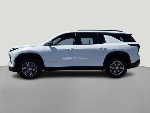 Summit White 2024 Chevrolet Traverse LT