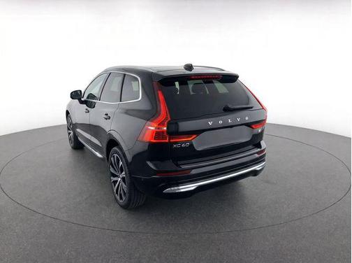 Onyx Black Metallic 2023 Volvo XC60 B5 Ultimate Bright Theme