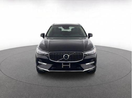 Onyx Black Metallic 2023 Volvo XC60 B5 Ultimate Bright Theme
