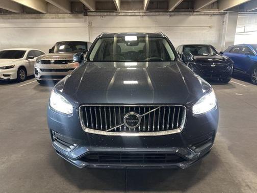 2022 Volvo XC90 T6 Momentum
