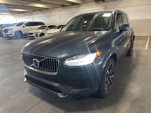 2022 Volvo XC90 T6 Momentum
