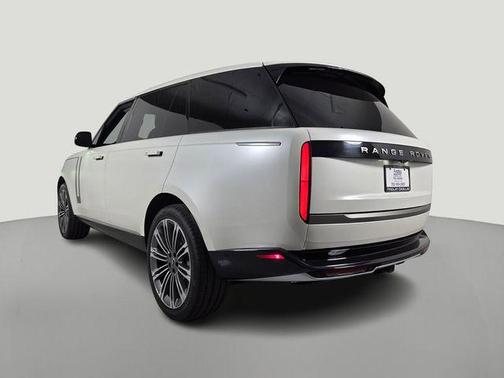 Fuji White 2024 Land Rover Range Rover P400 SE