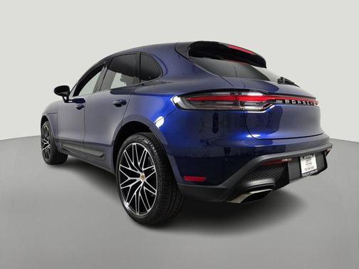 Gentian Blue Metallic 2022 Porsche Macan Macan