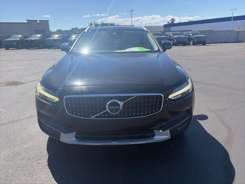 Onyx Black Metallic 2018 Volvo V90 Cross Country T6
