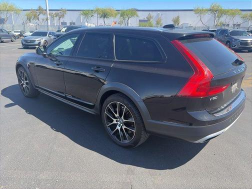 Onyx Black Metallic 2018 Volvo V90 Cross Country T6