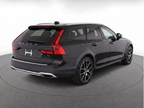 Onyx Black Metallic 2018 Volvo V90 Cross Country T6