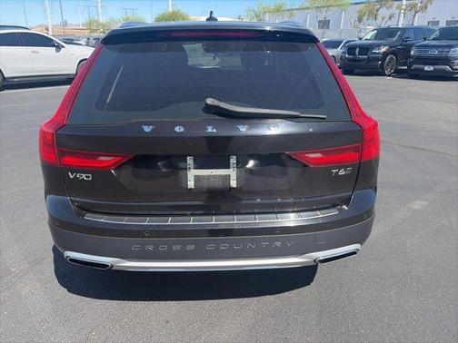 Onyx Black Metallic 2018 Volvo V90 Cross Country T6