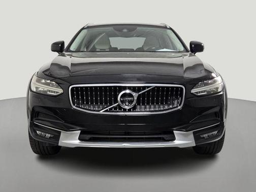 Onyx Black Metallic 2018 Volvo V90 Cross Country T6