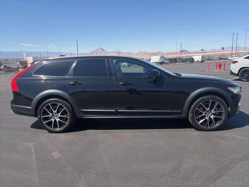 Onyx Black Metallic 2018 Volvo V90 Cross Country T6