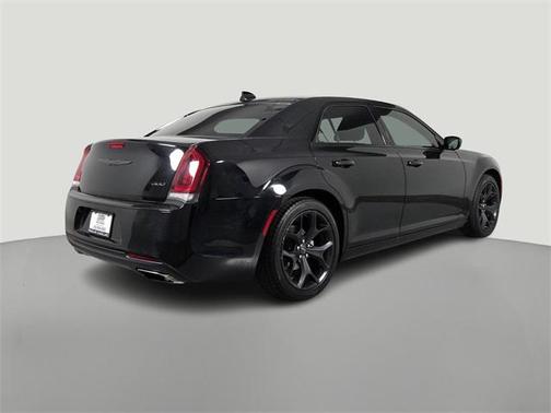 2022 Chrysler 300 Touring