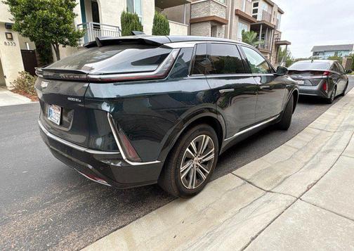 Emerald Lake Metallic 2024 Cadillac LYRIQ V