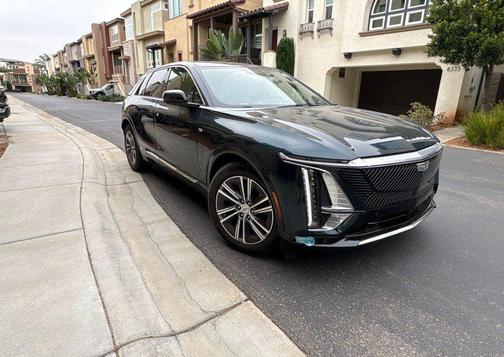 Emerald Lake Metallic 2024 Cadillac LYRIQ V
