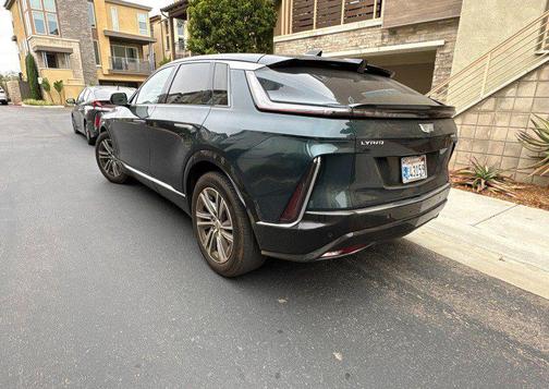 Emerald Lake Metallic 2024 Cadillac LYRIQ V