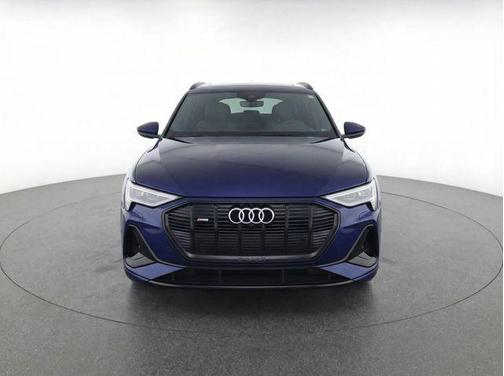 Navarra Blue Metallic 2022 Audi e-tron Sportback S line Premium
