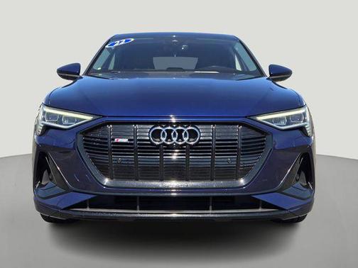 Navarra Blue Metallic 2022 Audi e-tron Sportback S line Premium