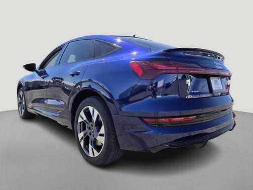 Navarra Blue Metallic 2022 Audi e-tron Sportback S line Premium