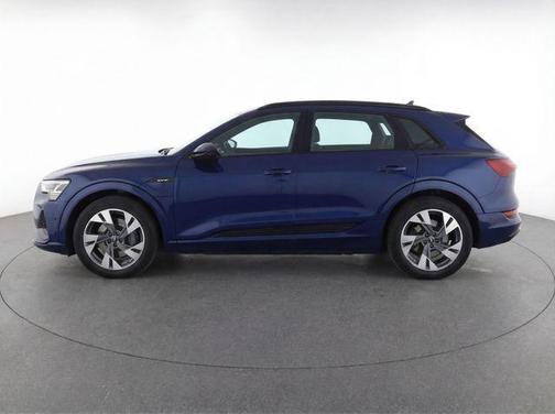 Navarra Blue Metallic 2022 Audi e-tron Sportback S line Premium