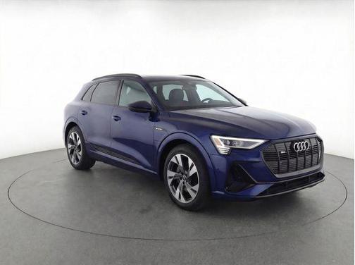 Navarra Blue Metallic 2022 Audi e-tron Sportback S line Premium