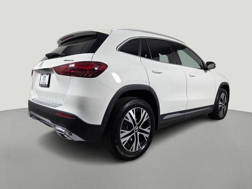 Polar White 2025 Mercedes-Benz GLA 250 4MATIC