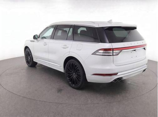 White Platinum Metallic Tri-Coat 2018 Lincoln Navigator Reserve