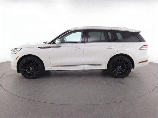 White Platinum Metallic Tri-Coat 2018 Lincoln Navigator Reserve