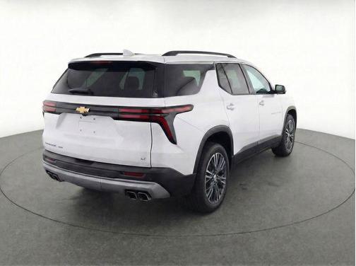 Summit White 2024 Chevrolet Traverse LT