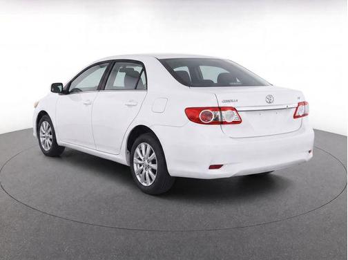 Super White 2013 Toyota Corolla LE