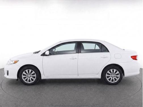 Super White 2013 Toyota Corolla LE