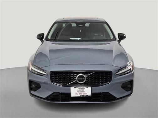 2024 Volvo S60 B5 Core Dark Theme