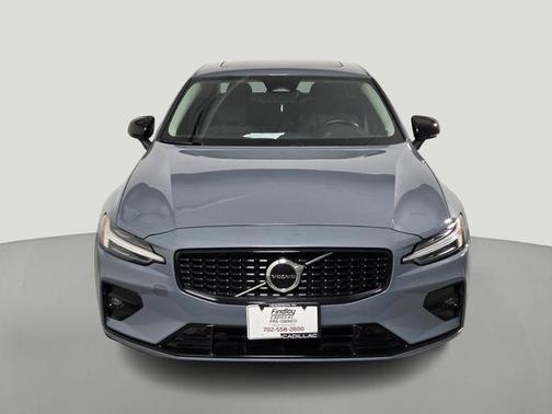 2024 Volvo S60 B5 Core Dark Theme