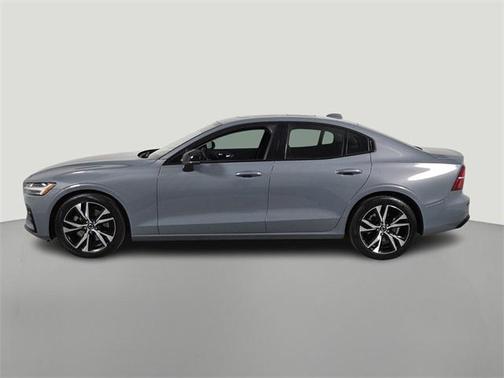 2024 Volvo S60 B5 Core Dark Theme