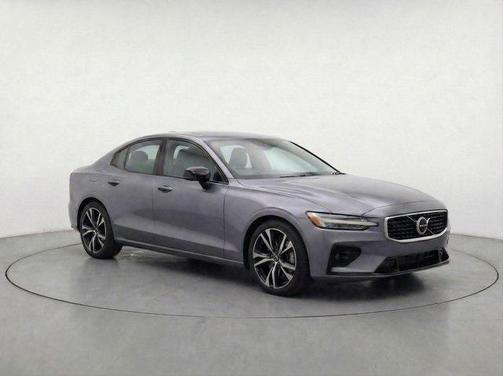 2024 Volvo S60 B5 Core Dark Theme