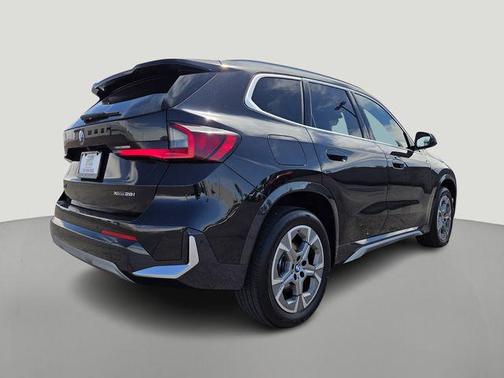 Black Sapphire Metallic 2026 BMW X1 xDrive28i