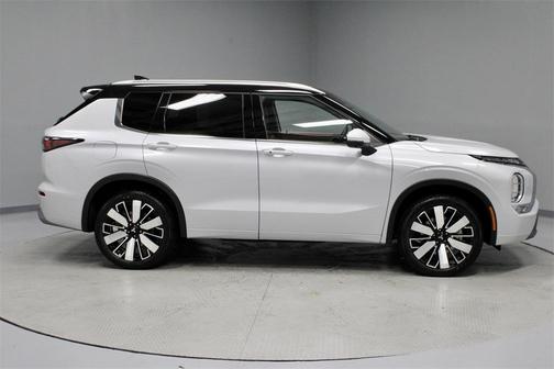 2025 Mitsubishi Outlander SEL