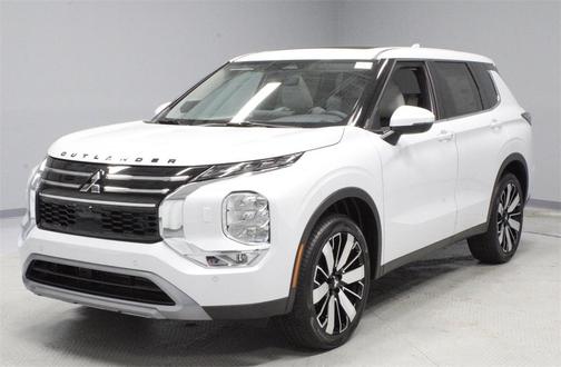 2025 Mitsubishi Outlander SE