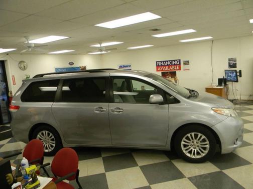 2011 Toyota Sienna XLE