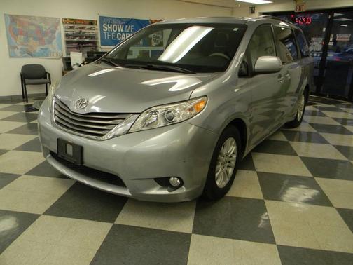 2011 Toyota Sienna XLE