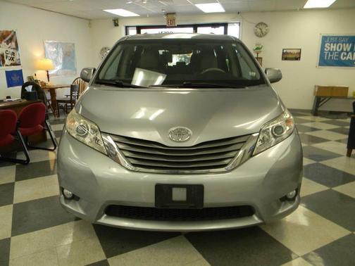 2011 Toyota Sienna XLE