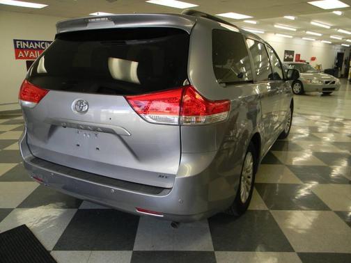 2011 Toyota Sienna XLE