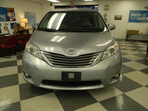 2011 Toyota Sienna XLE