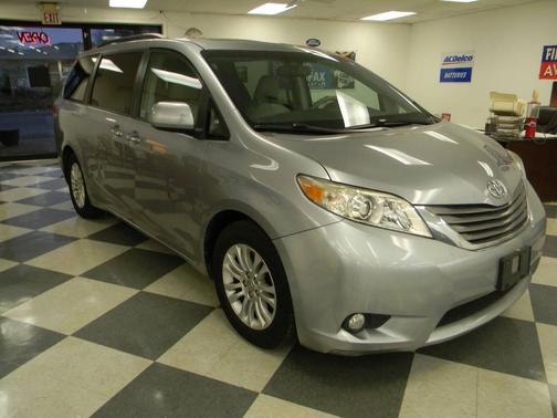 2011 Toyota Sienna XLE