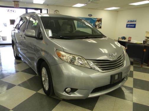 2011 Toyota Sienna XLE