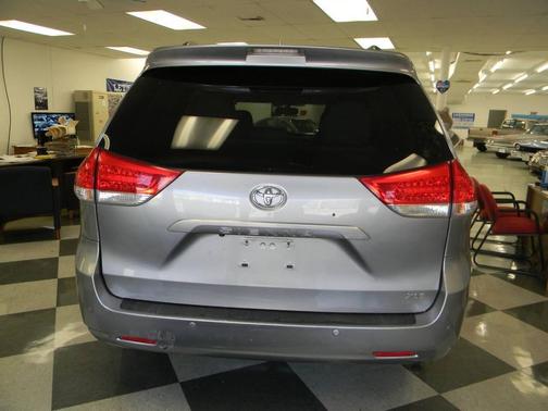 2011 Toyota Sienna XLE